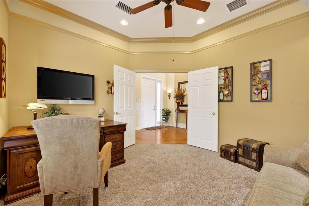 For Sale: $525,000 (2 beds, 2 baths, 2052 Square Feet)