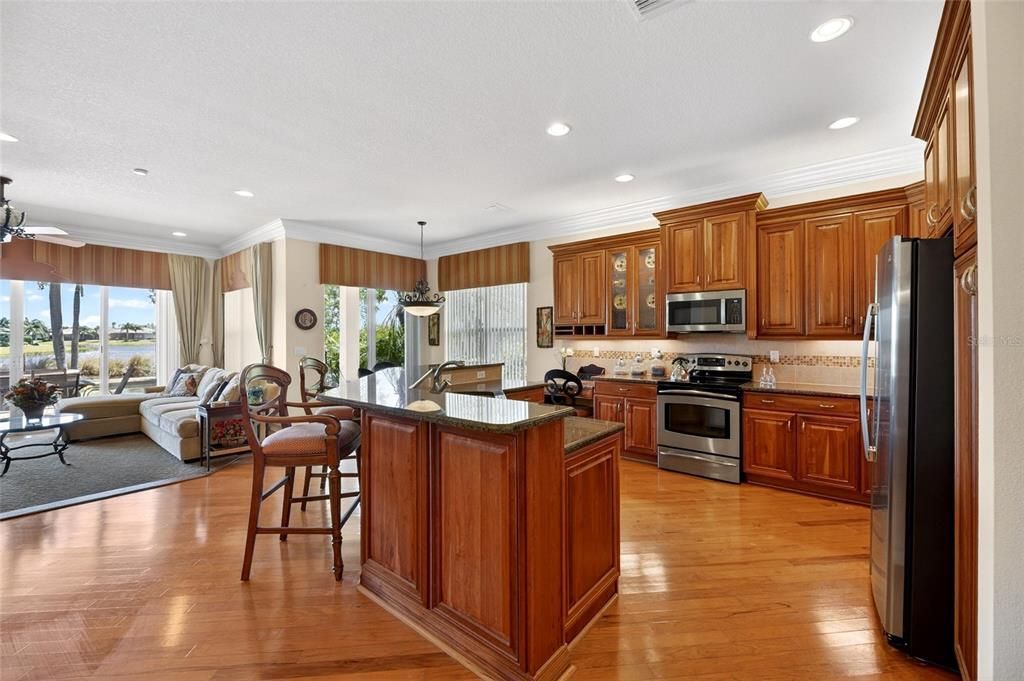 For Sale: $525,000 (2 beds, 2 baths, 2052 Square Feet)
