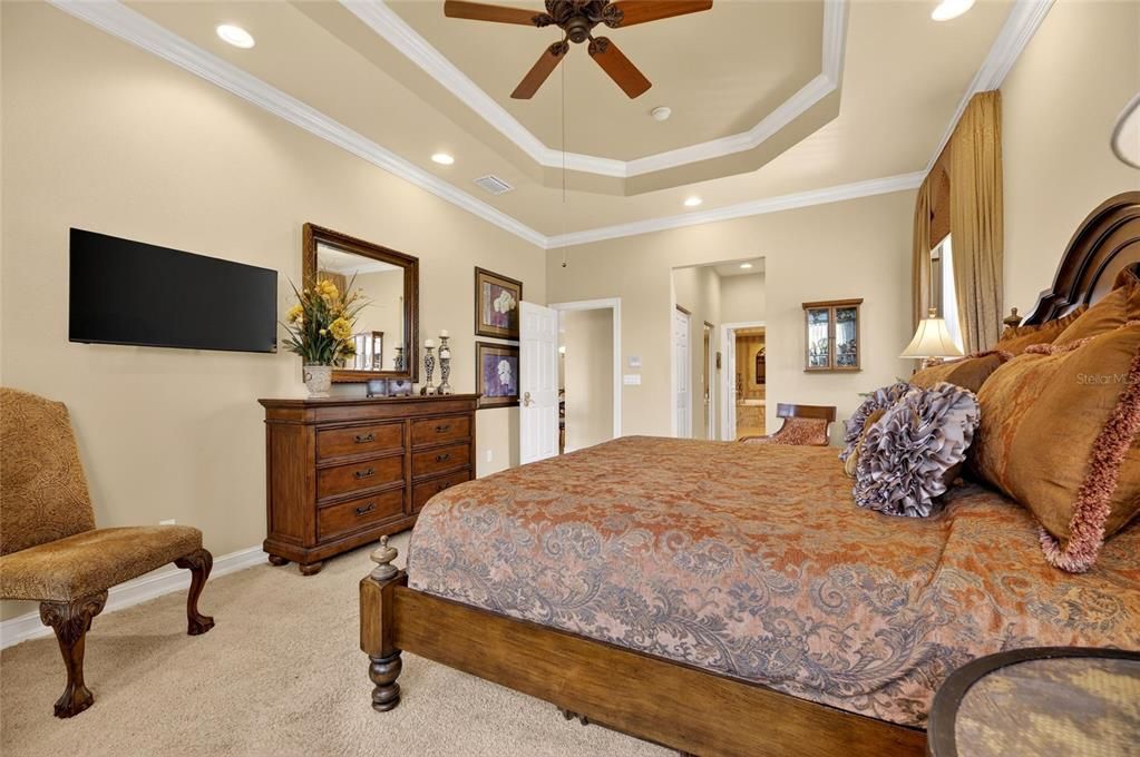 For Sale: $525,000 (2 beds, 2 baths, 2052 Square Feet)