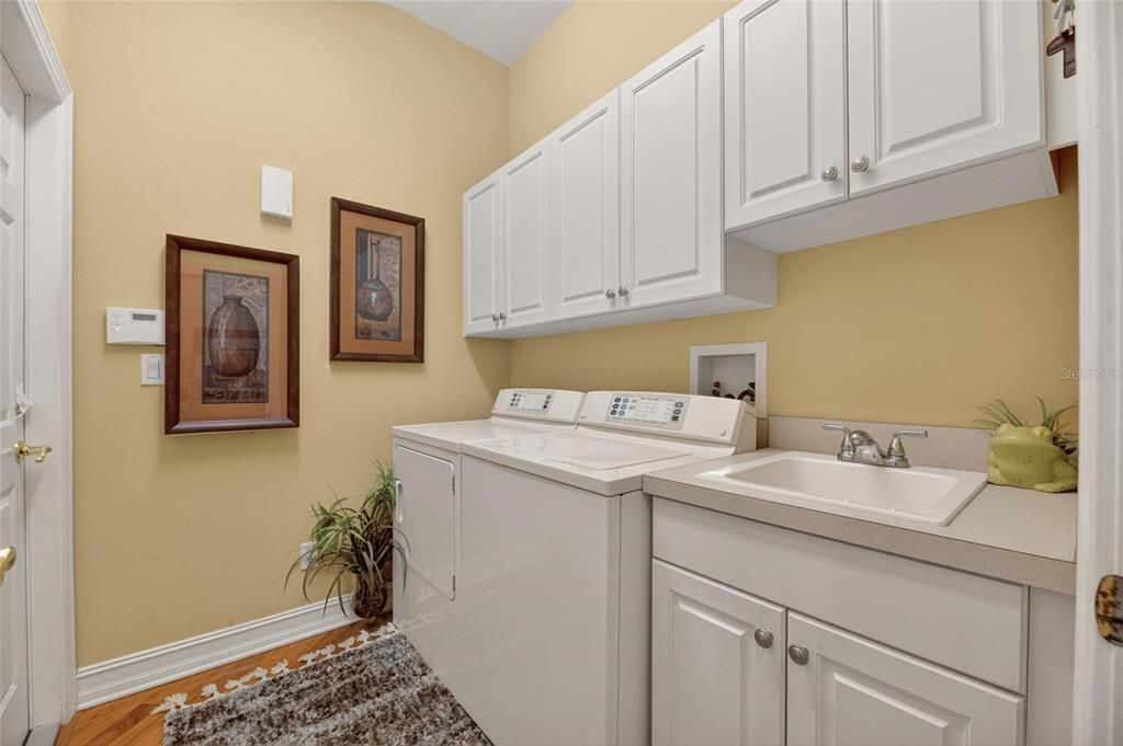For Sale: $525,000 (2 beds, 2 baths, 2052 Square Feet)
