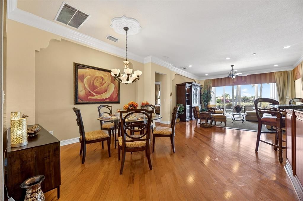 For Sale: $525,000 (2 beds, 2 baths, 2052 Square Feet)