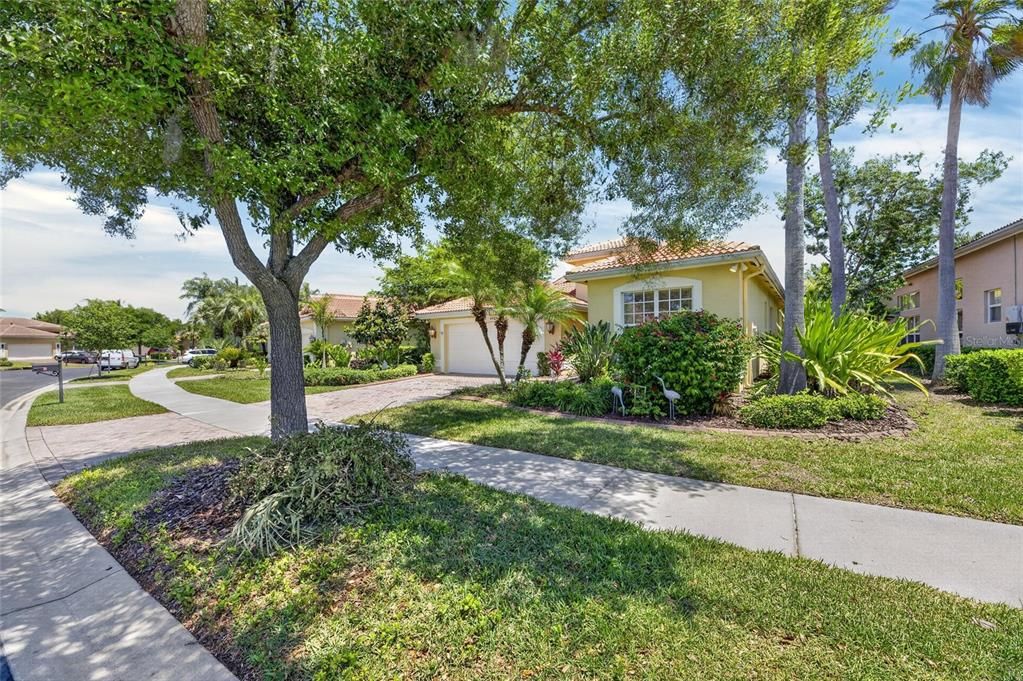 For Sale: $525,000 (2 beds, 2 baths, 2052 Square Feet)
