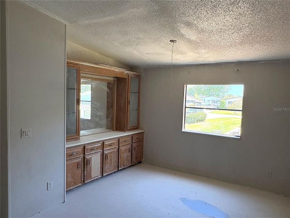 На продажу: $129,000 (2 спален, 2 ванн, 1456 Квадратных фут)