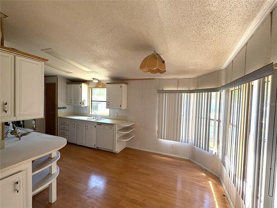 На продажу: $129,000 (2 спален, 2 ванн, 1456 Квадратных фут)