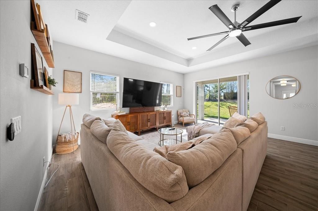 Activo con contrato: $319,990 (3 camas, 2 baños, 1830 Pies cuadrados)