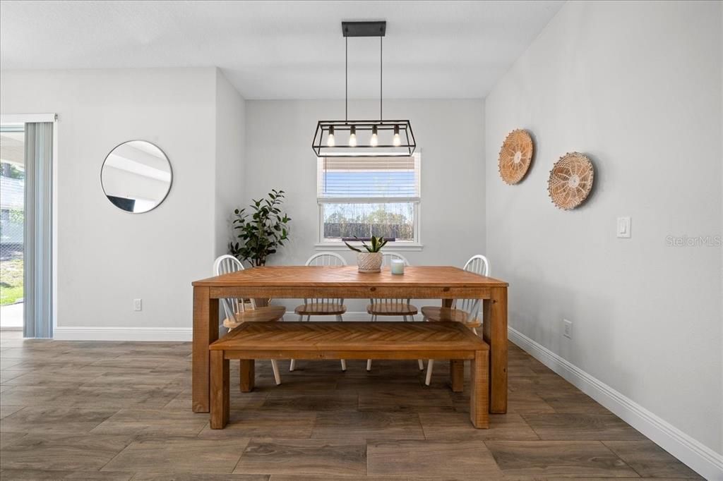 Activo con contrato: $319,990 (3 camas, 2 baños, 1830 Pies cuadrados)