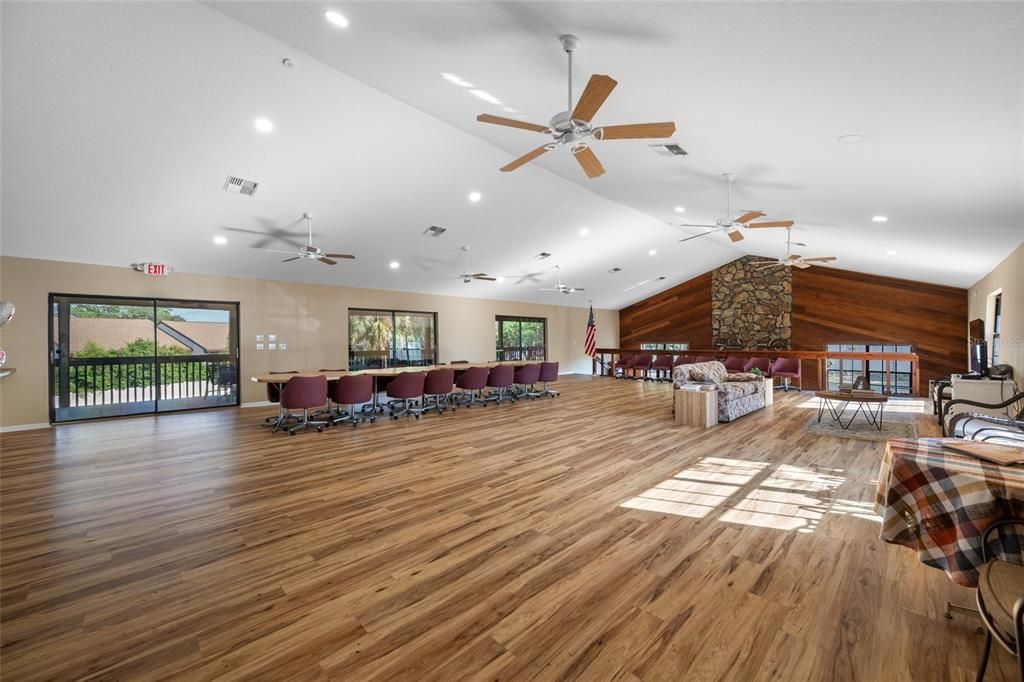 Active With Contract: $137,900 (2 beds, 2 baths, 1270 Square Feet)