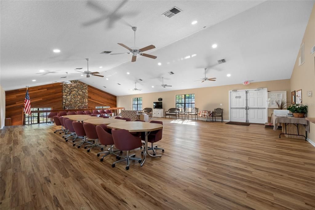 Active With Contract: $137,900 (2 beds, 2 baths, 1270 Square Feet)