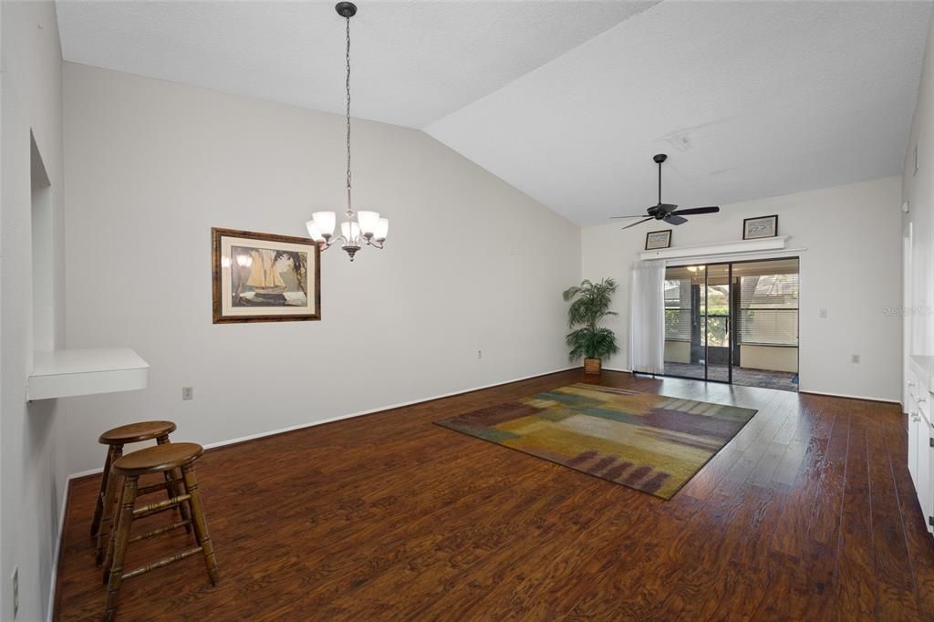 Active With Contract: $137,900 (2 beds, 2 baths, 1270 Square Feet)
