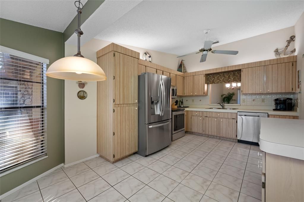 Active With Contract: $137,900 (2 beds, 2 baths, 1270 Square Feet)