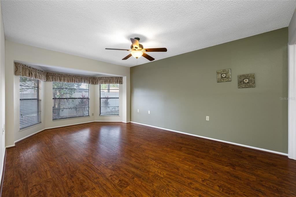 Active With Contract: $137,900 (2 beds, 2 baths, 1270 Square Feet)