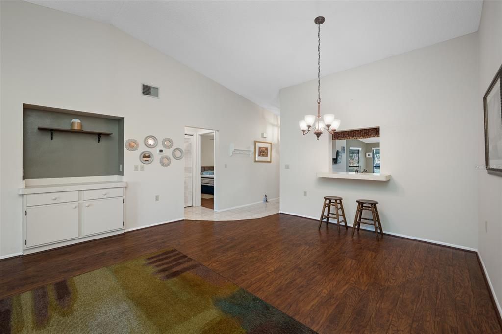 Active With Contract: $137,900 (2 beds, 2 baths, 1270 Square Feet)