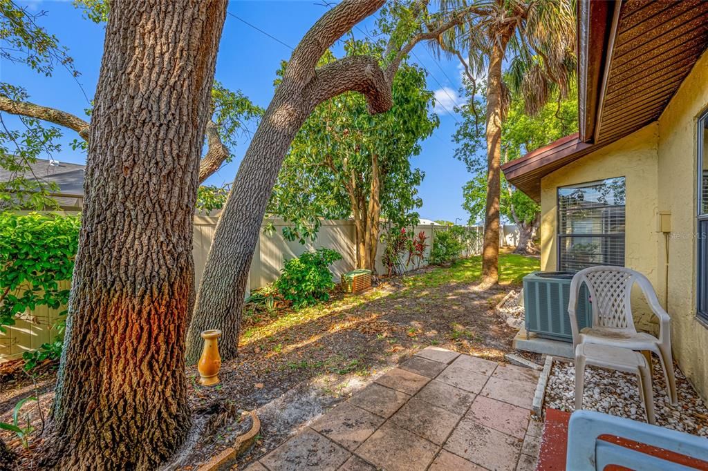 Active With Contract: $137,900 (2 beds, 2 baths, 1270 Square Feet)