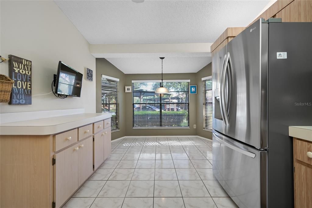 Active With Contract: $137,900 (2 beds, 2 baths, 1270 Square Feet)