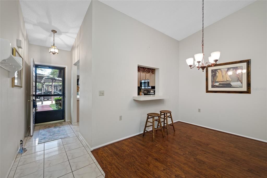 Active With Contract: $137,900 (2 beds, 2 baths, 1270 Square Feet)