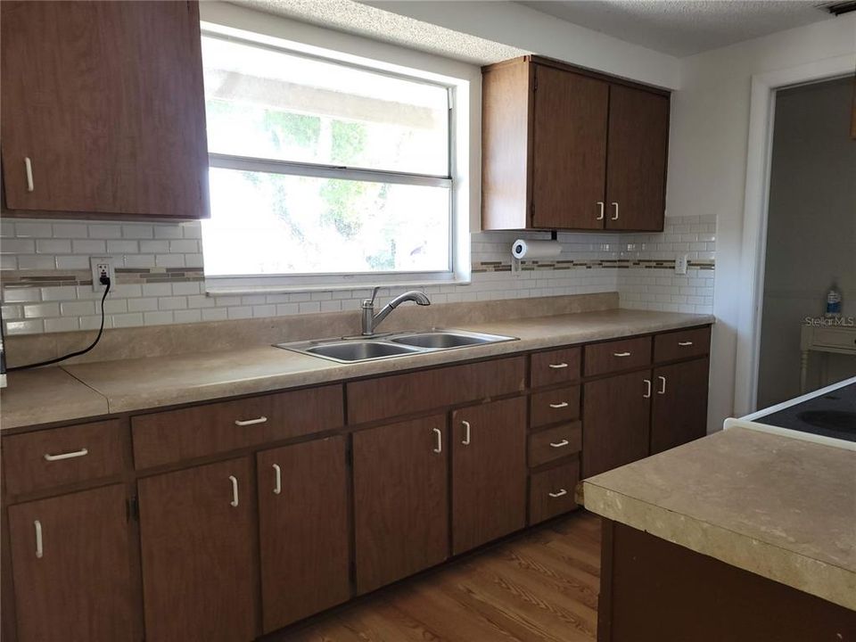 For Rent: $1,550 (2 beds, 1 baths, 952 Square Feet)