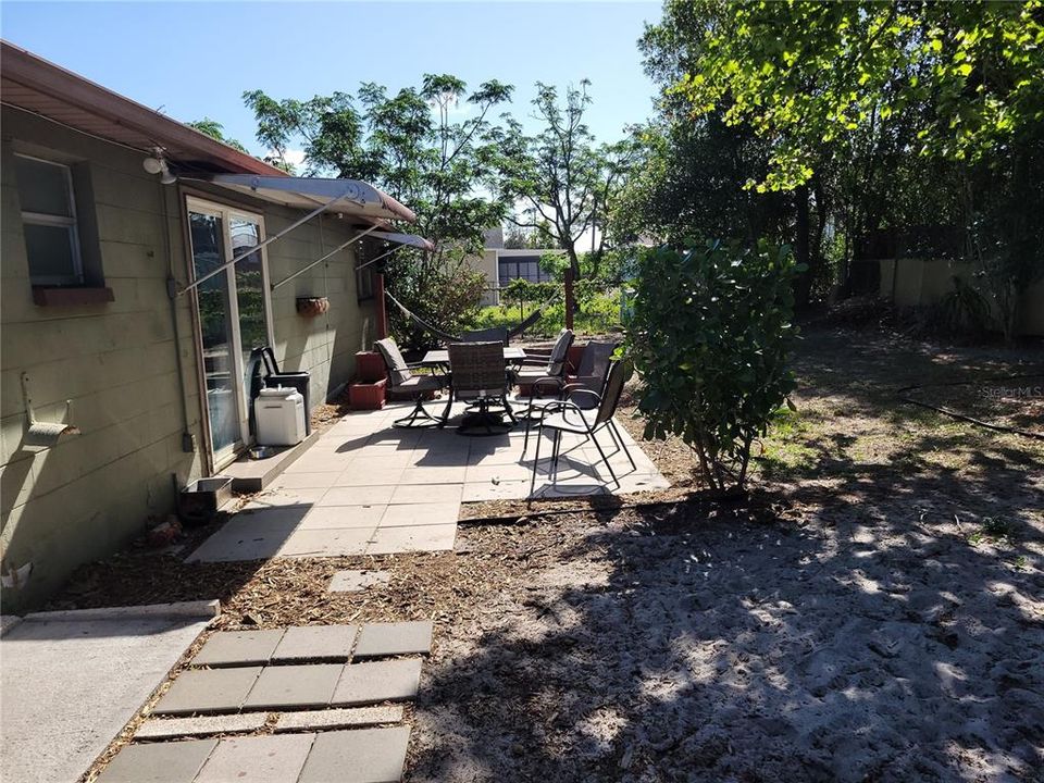 For Rent: $1,550 (2 beds, 1 baths, 952 Square Feet)
