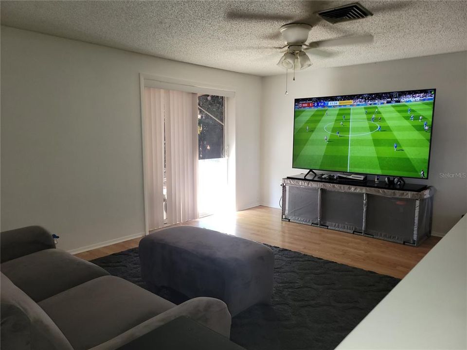 For Rent: $1,550 (2 beds, 1 baths, 952 Square Feet)