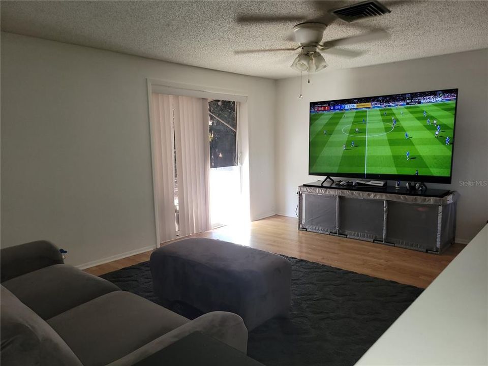 For Rent: $1,550 (2 beds, 1 baths, 952 Square Feet)