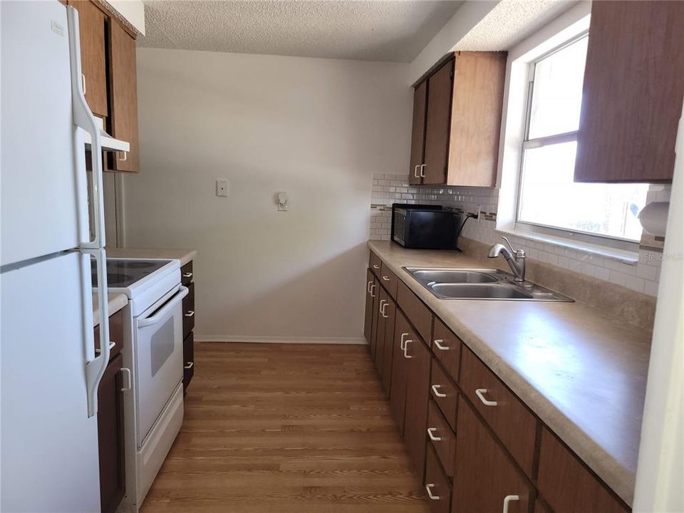 For Rent: $1,550 (2 beds, 1 baths, 952 Square Feet)
