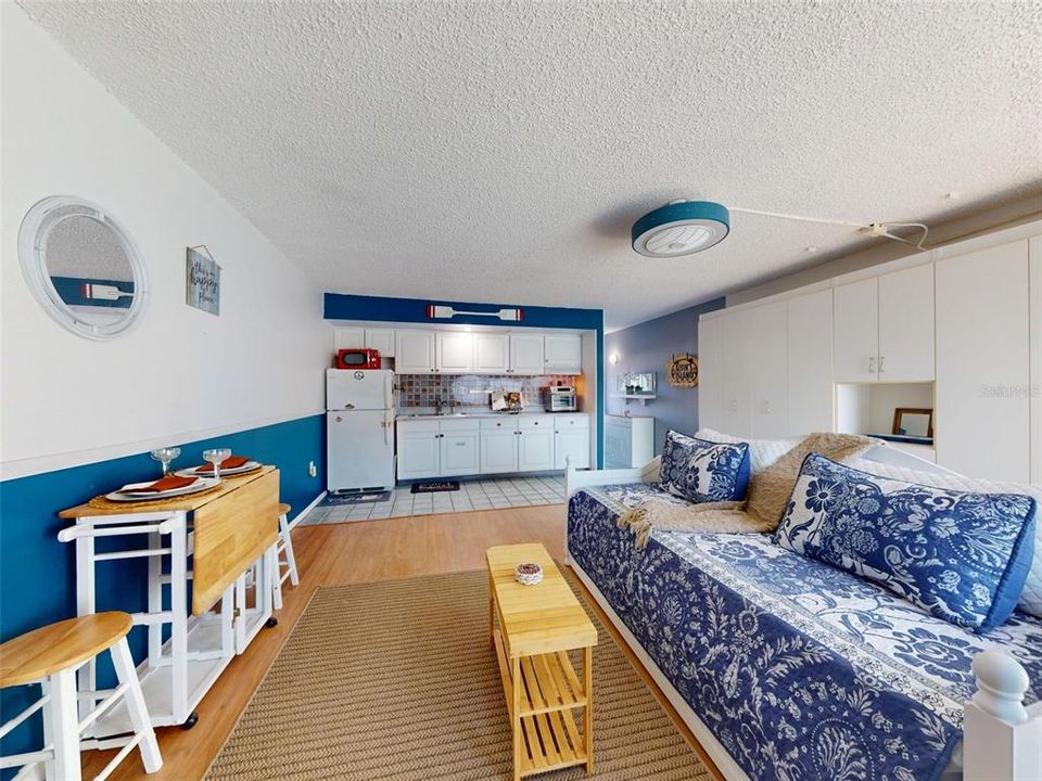For Sale: $198,000 (1 beds, 1 baths, 459 Square Feet)