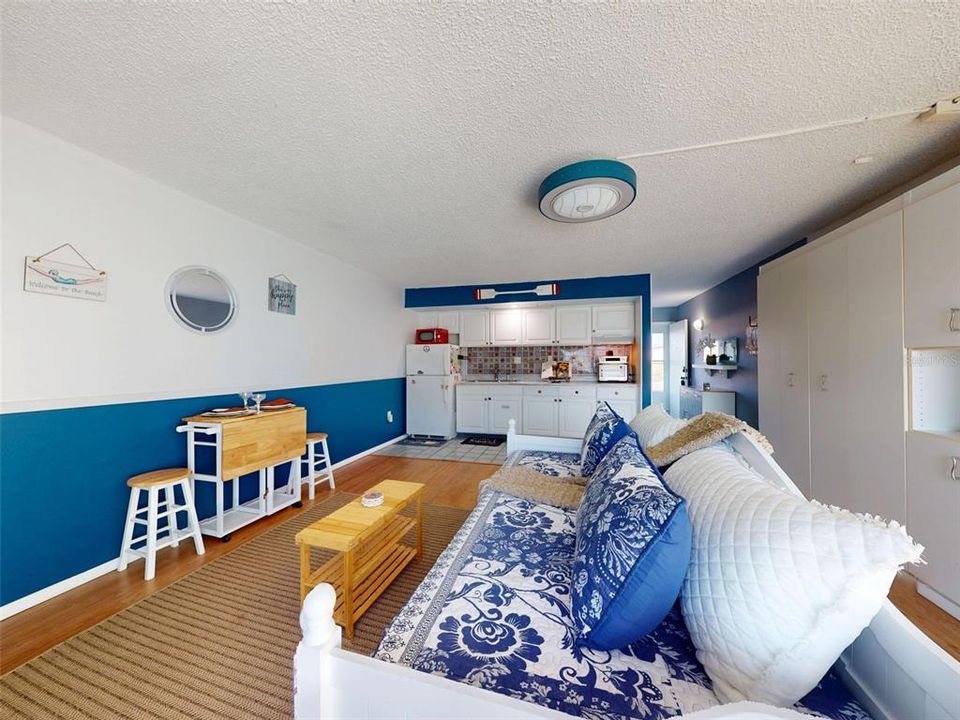For Sale: $198,000 (1 beds, 1 baths, 459 Square Feet)