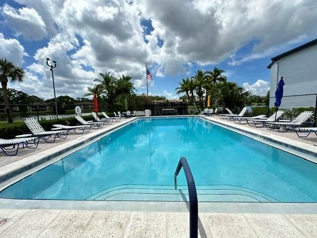 Activo con contrato: $149,900 (2 camas, 2 baños, 1054 Pies cuadrados)