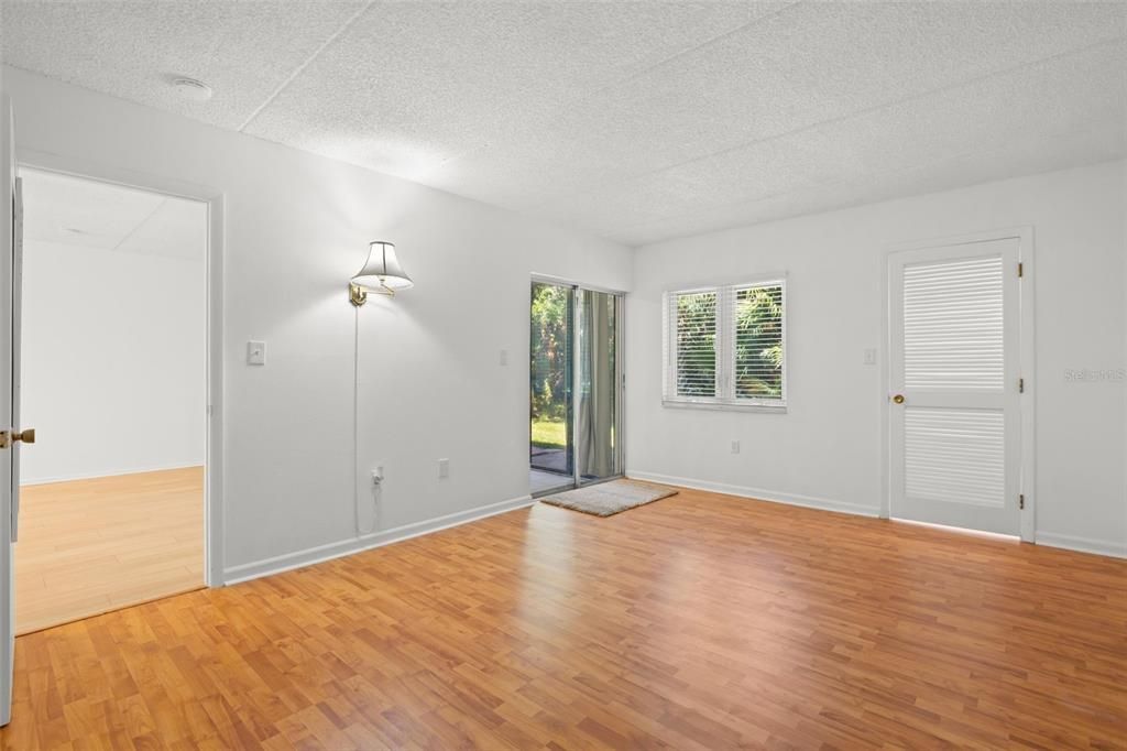 Activo con contrato: $149,900 (2 camas, 2 baños, 1054 Pies cuadrados)