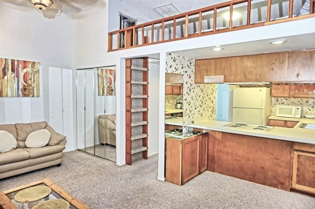 For Sale: $144,900 (1 beds, 1 baths, 666 Square Feet)