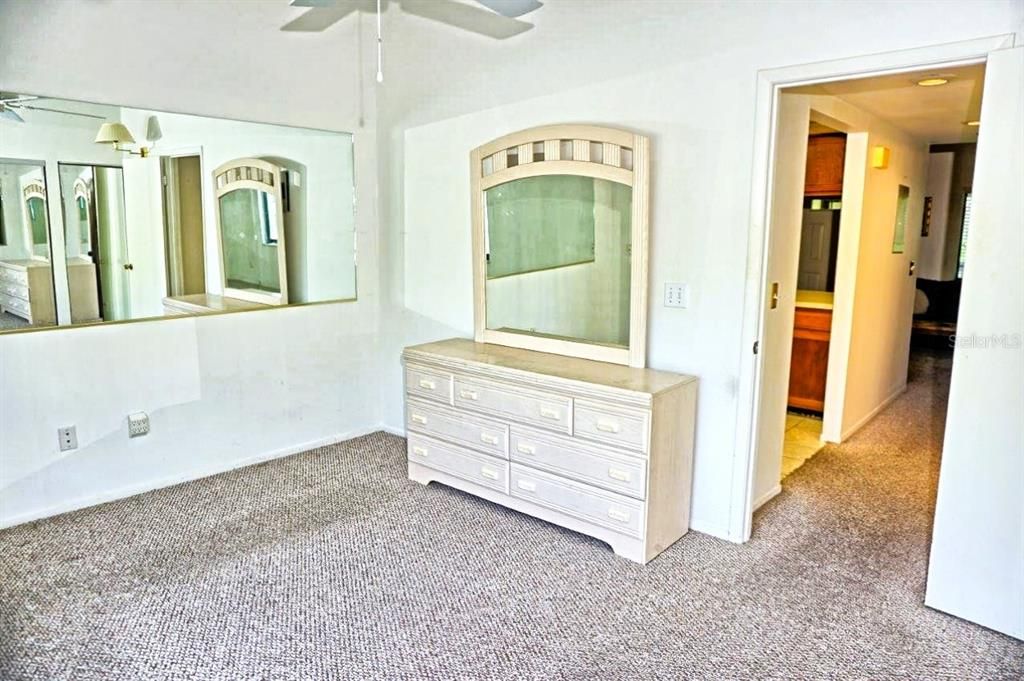 For Sale: $144,900 (1 beds, 1 baths, 666 Square Feet)
