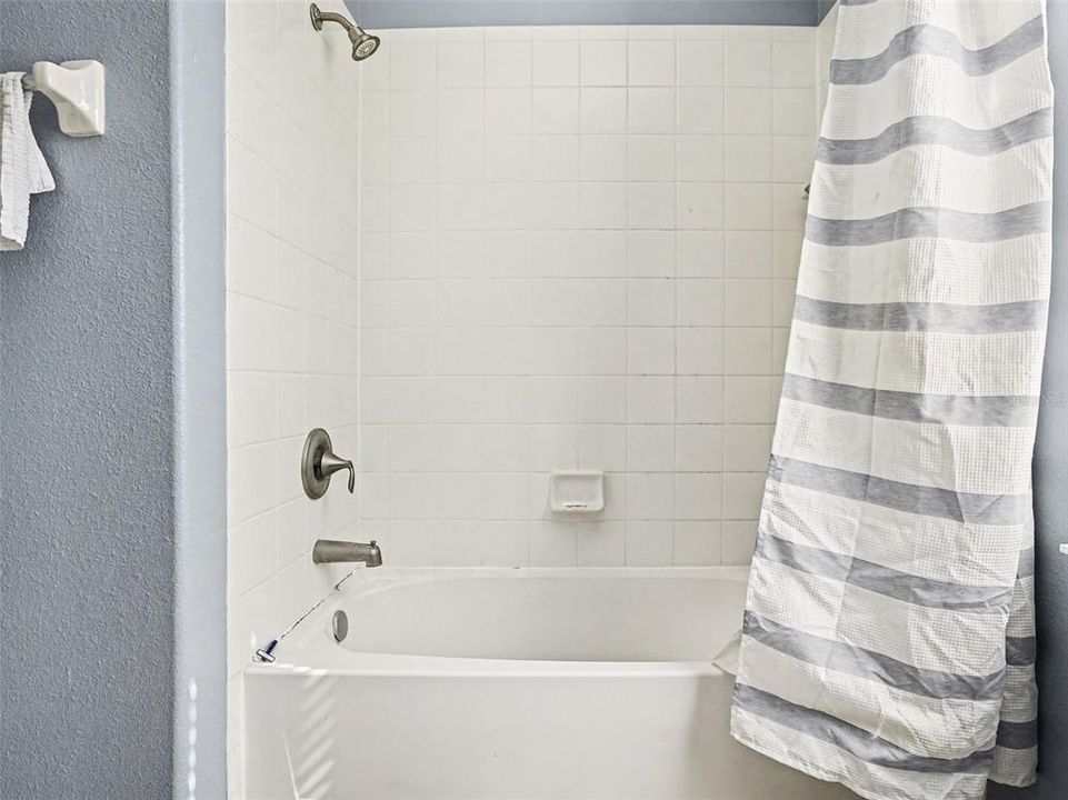 For Sale: $650,000 (6 beds, 4 baths, 4936 Square Feet)