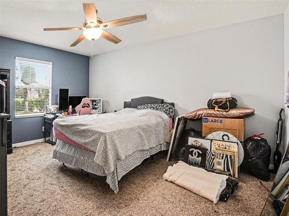 For Sale: $650,000 (6 beds, 4 baths, 4936 Square Feet)