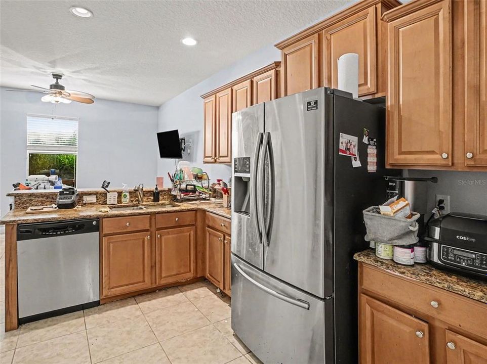 For Sale: $650,000 (6 beds, 4 baths, 4936 Square Feet)