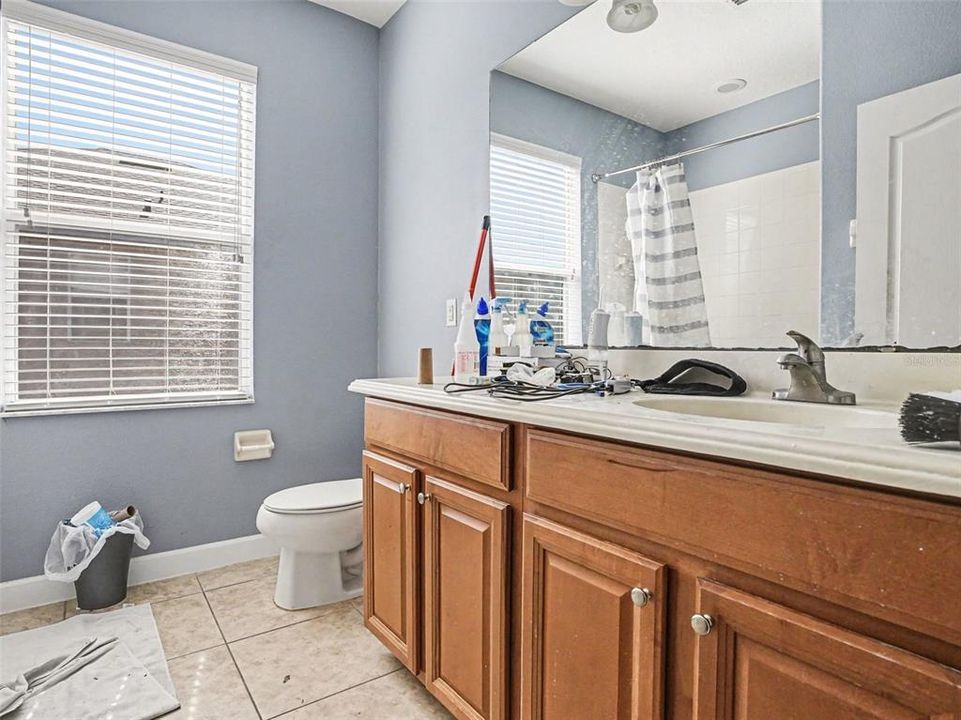 For Sale: $650,000 (6 beds, 4 baths, 4936 Square Feet)
