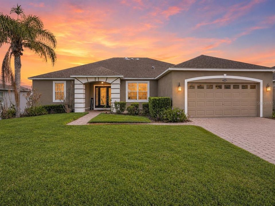 For Sale: $650,000 (6 beds, 4 baths, 4936 Square Feet)