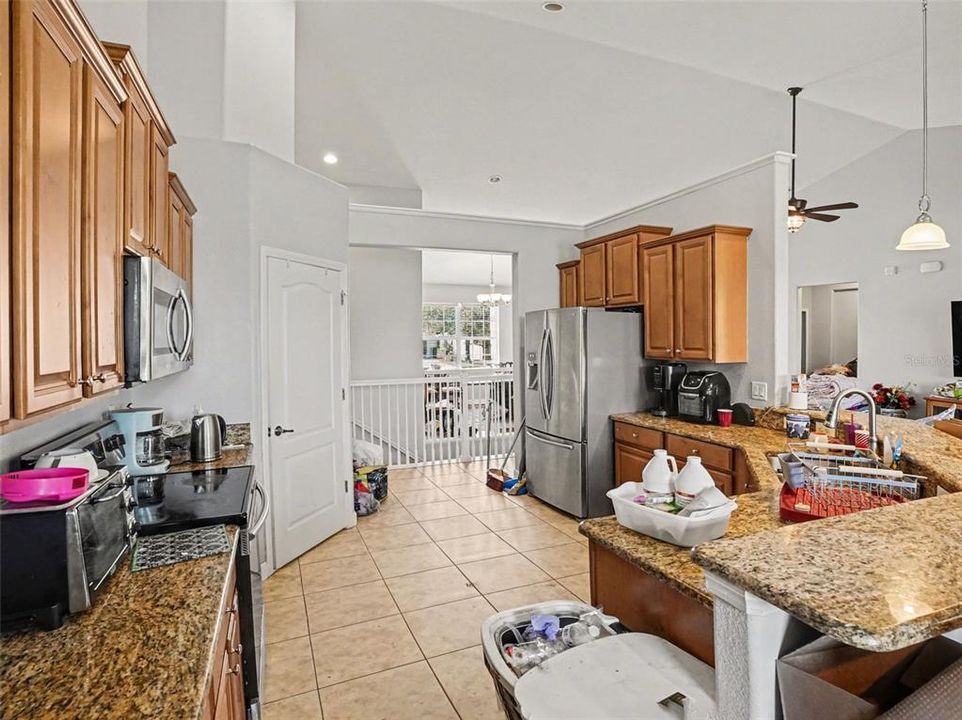 For Sale: $650,000 (6 beds, 4 baths, 4936 Square Feet)