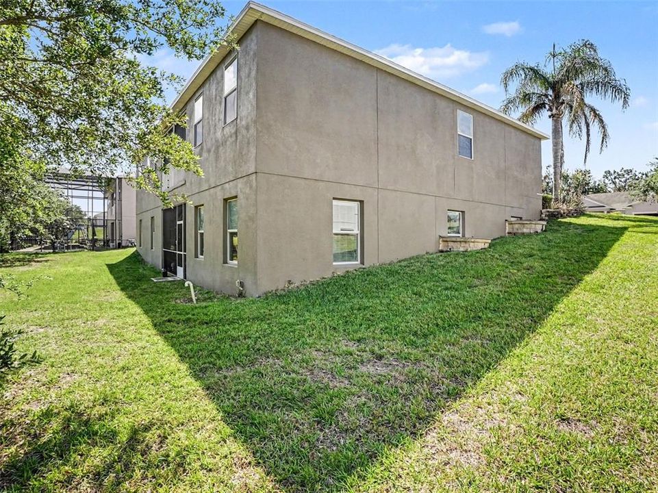 For Sale: $650,000 (6 beds, 4 baths, 4936 Square Feet)
