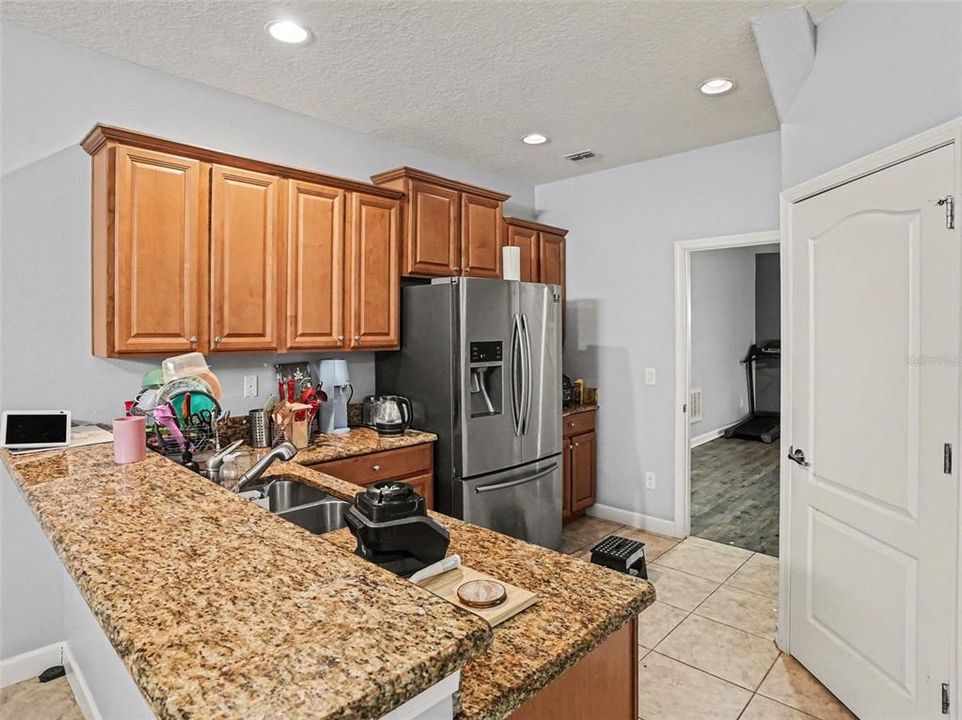 For Sale: $650,000 (6 beds, 4 baths, 4936 Square Feet)
