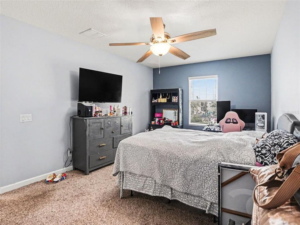 For Sale: $650,000 (6 beds, 4 baths, 4936 Square Feet)