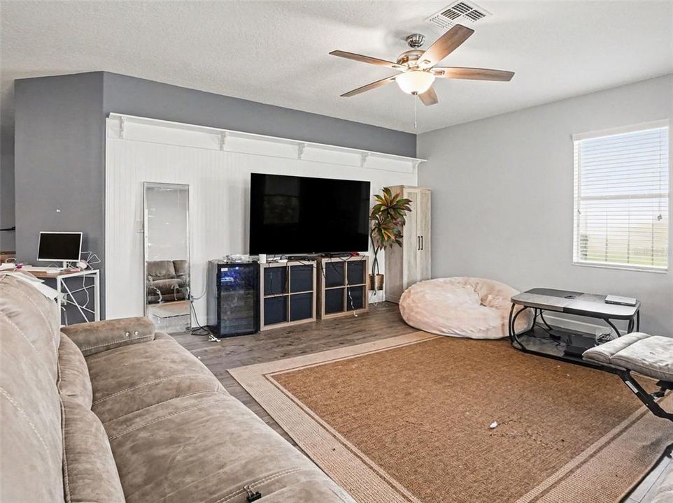 For Sale: $650,000 (6 beds, 4 baths, 4936 Square Feet)