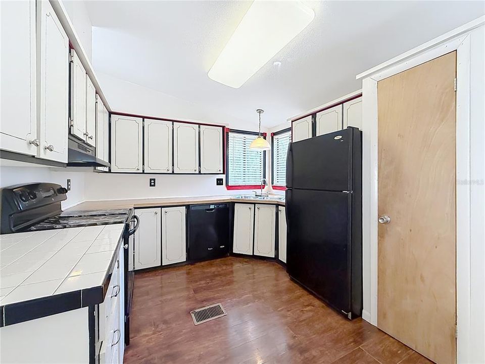 En Venta: $114,900 (2 camas, 2 baños, 1144 Pies cuadrados)