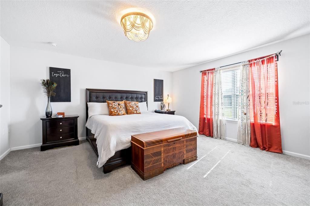 En Venta: $729,900 (4 camas, 3 baños, 2181 Pies cuadrados)