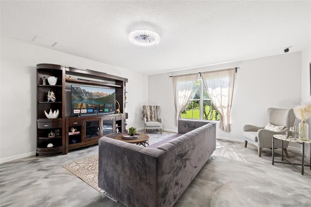 En Venta: $729,900 (4 camas, 3 baños, 2181 Pies cuadrados)