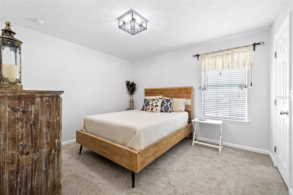 En Venta: $729,900 (4 camas, 3 baños, 2181 Pies cuadrados)