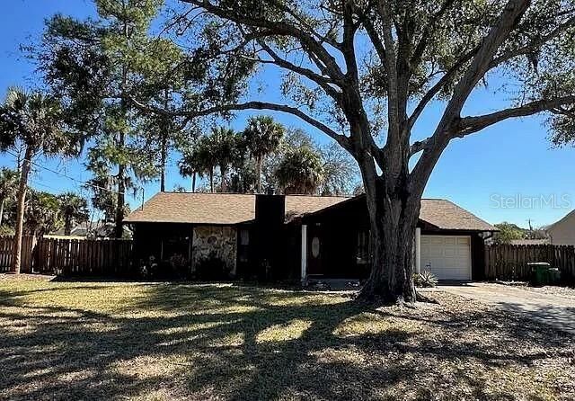 Recently Sold: $260,000 (3 beds, 2 baths, 1176 Square Feet)