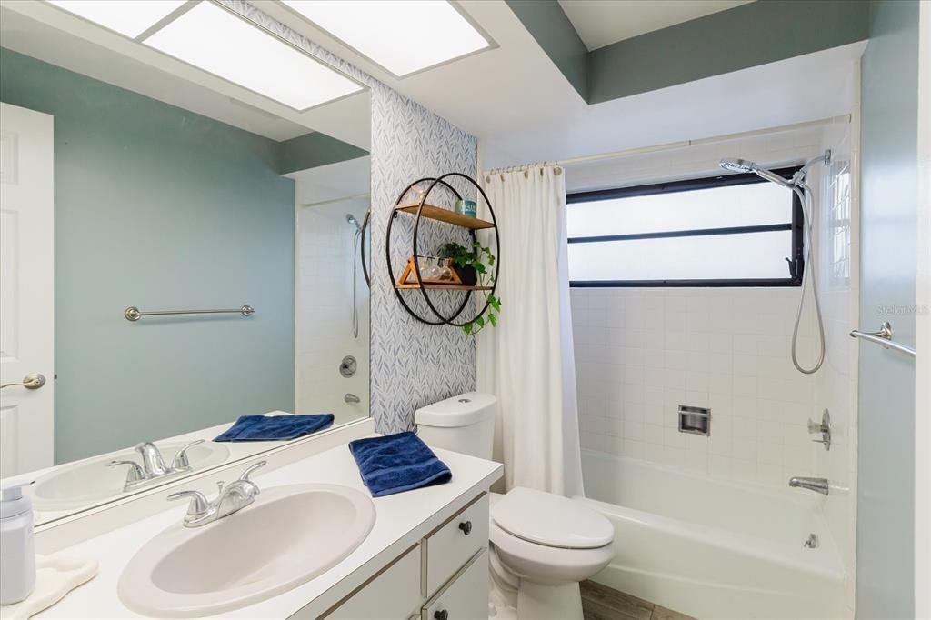 Activo con contrato: $714,900 (3 camas, 2 baños, 2668 Pies cuadrados)