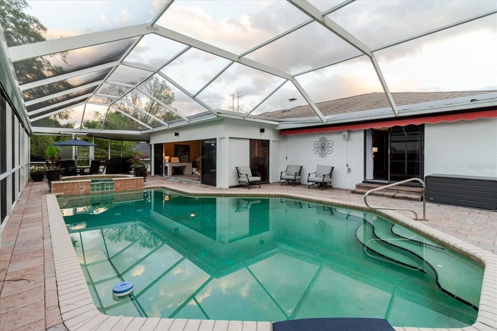 Activo con contrato: $714,900 (3 camas, 2 baños, 2668 Pies cuadrados)