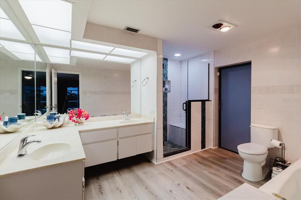 Activo con contrato: $714,900 (3 camas, 2 baños, 2668 Pies cuadrados)