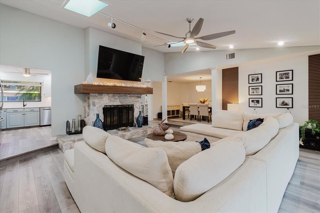 Activo con contrato: $714,900 (3 camas, 2 baños, 2668 Pies cuadrados)