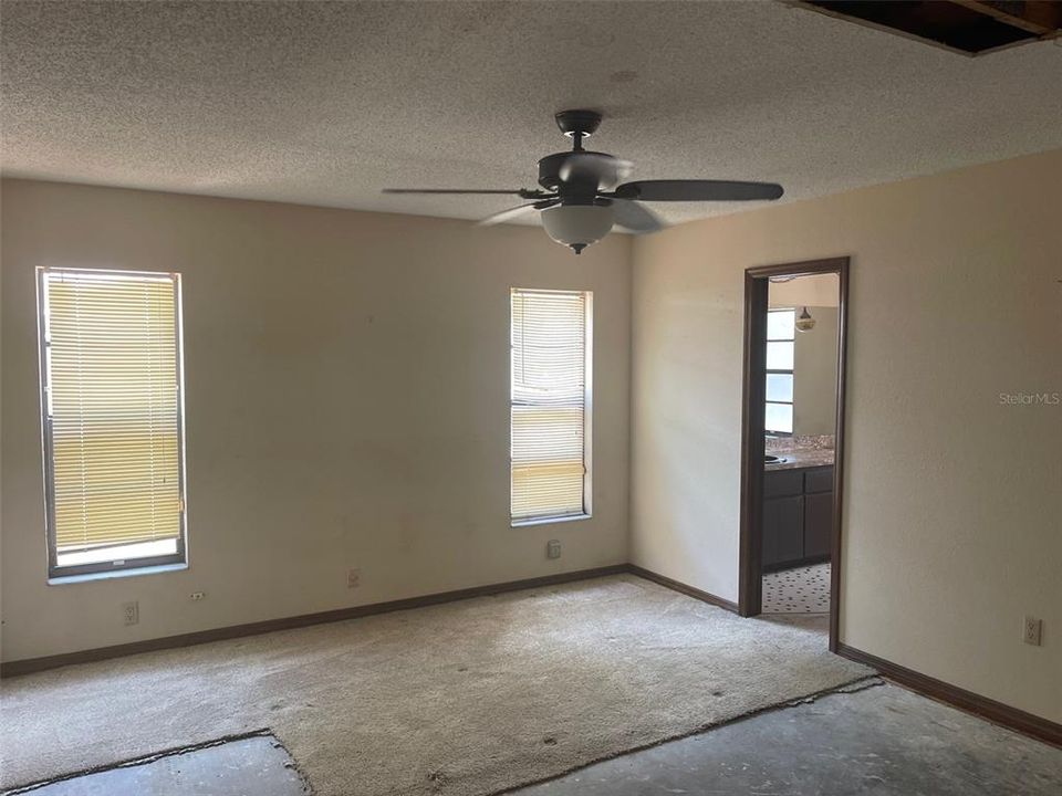 Active With Contract: $215,000 (3 beds, 2 baths, 1708 Square Feet)